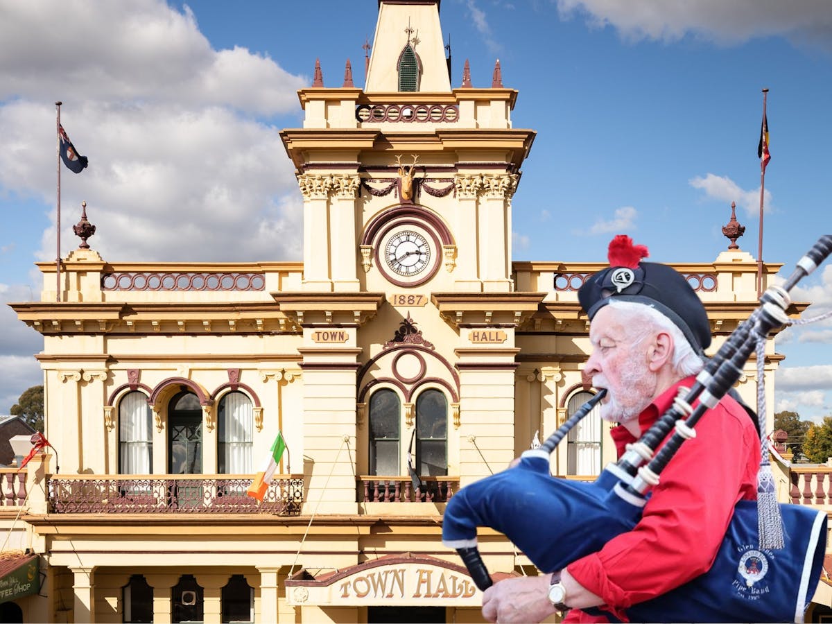The Lone Piper at Glen Innes Town Hall