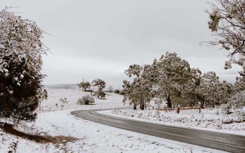 Glen Innes Covered in Snow as Highway Closes