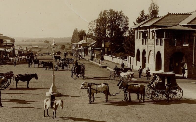Grey & Meade Street street intersection 1900 Note the tall street light