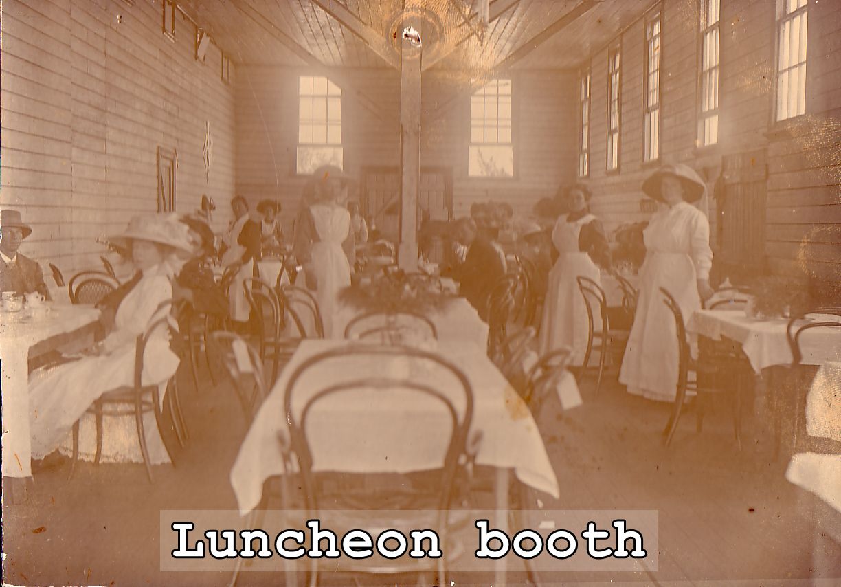 Luncheon booth 02967
