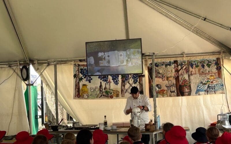 Celebrity cook Matt Golinski returns to Glen Innes Show